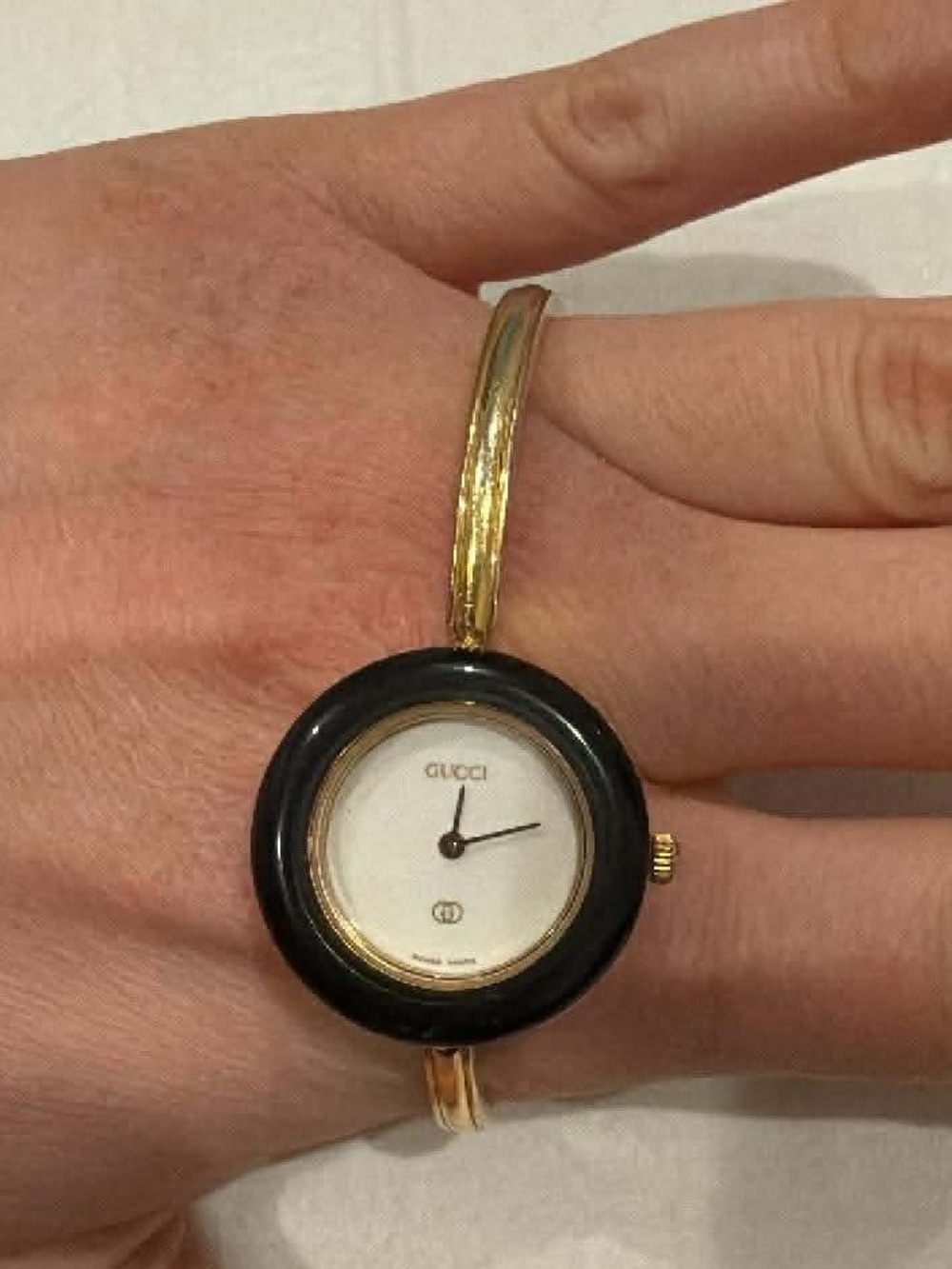 Gucci Bezel Gold-Tone Bangle Watch with 1 Black Bezel - Picture 9 of 9